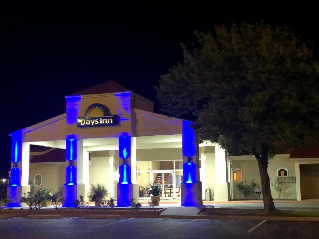 Days Inn By Wyndham Eastland Exterior photo
